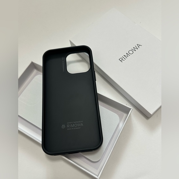Rimowa Iphone Case Aluminum For Iphone 16 Pro - Picture 4 of 8